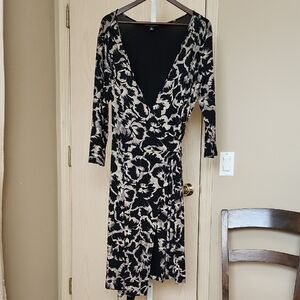 Banana Republic Black and Cream Floral Long Sleeve Wrap Dress Size Large